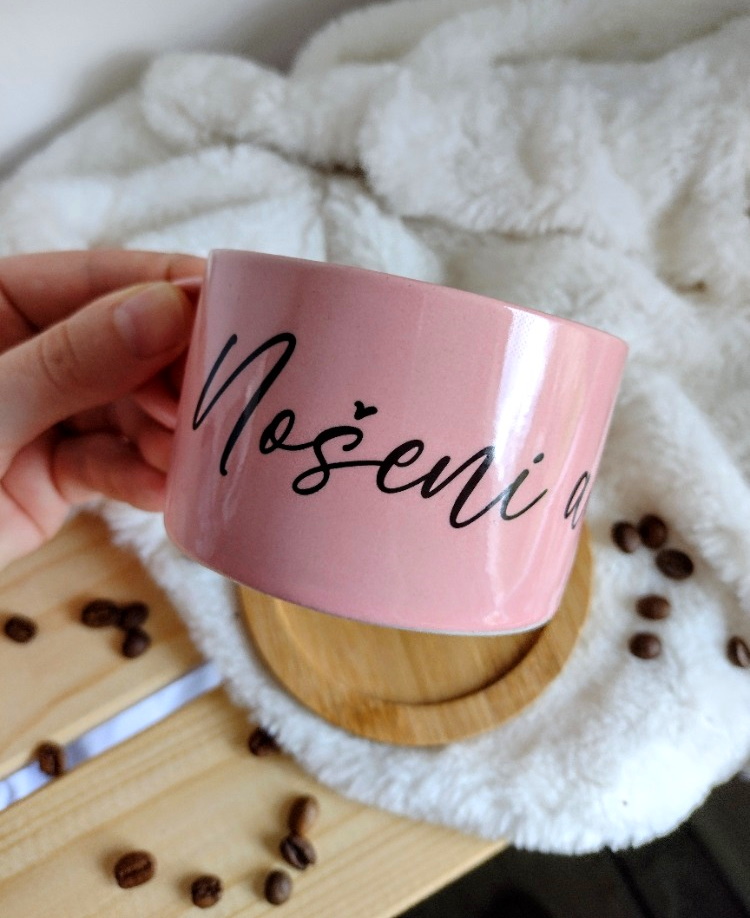Makronka "Nošení a káva léčí"