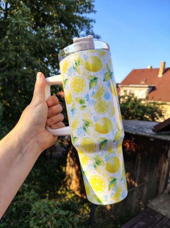 MAXI Termohrnek Citróny na modré