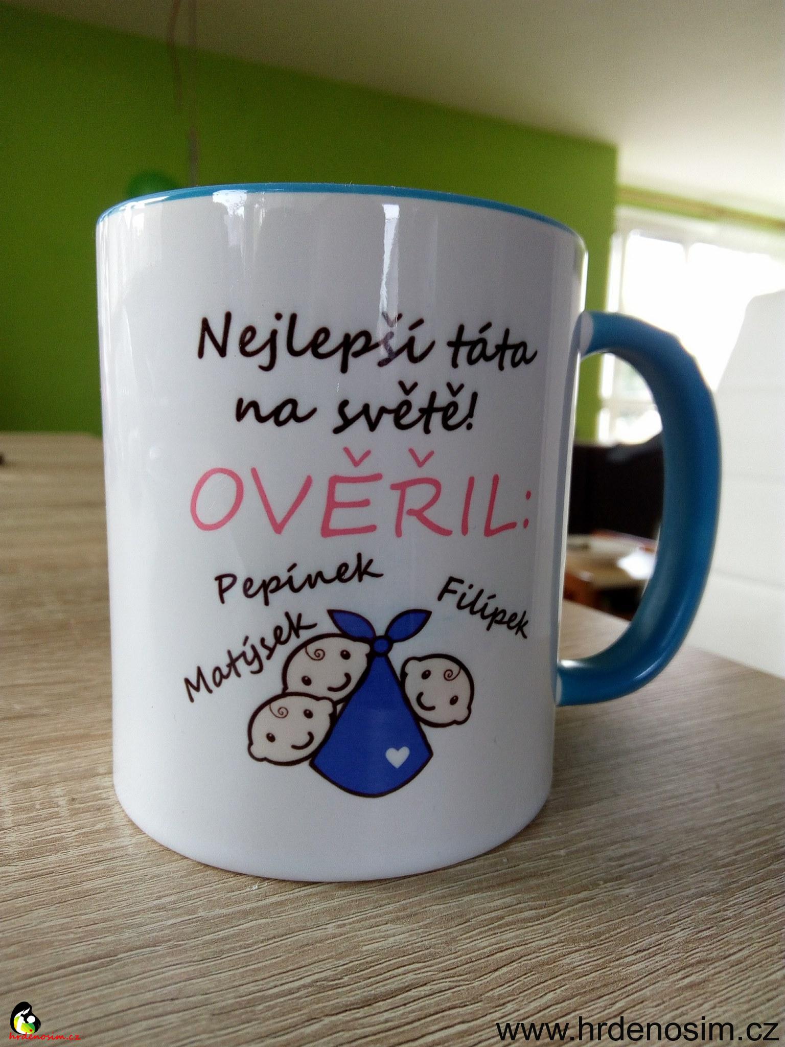 Hrdě nosím Hrnek "Nejlepší táta/babička/děda na světě"